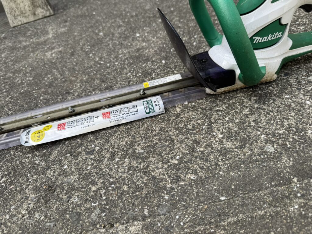 マキタの充電式生垣バリカンMUH352DS